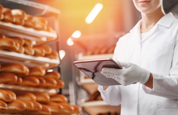 Baker,Woman,In,Chef,Uniform,Use,Tablet,Computer,For,Control